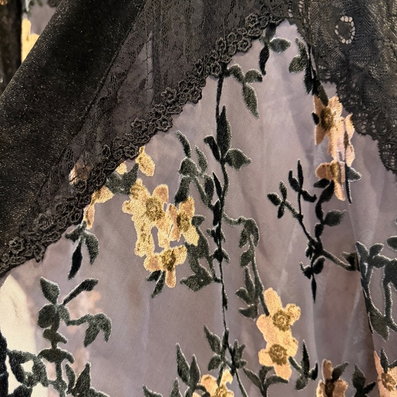 POL Oversized Velvet & Lace Floral Kimono + NWT Black Medium Sequin Tank - Picture 9 of 16
